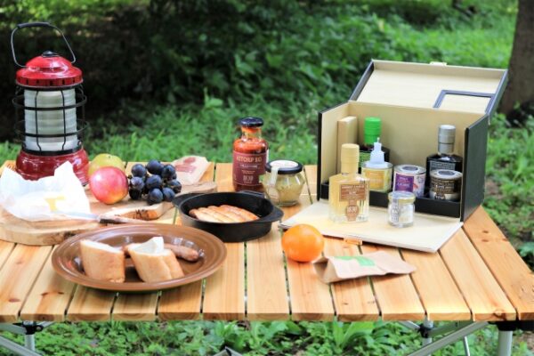 南仏発グルメグロサリーから、ワンランク上のキャンプを楽しむ調味料セット新発売