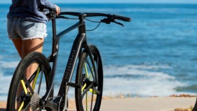 世界初！3Dプリンタで創る自分だけの自転車、ユニボディ・カーボンファイバー製バイク『Superstrata』予約開始