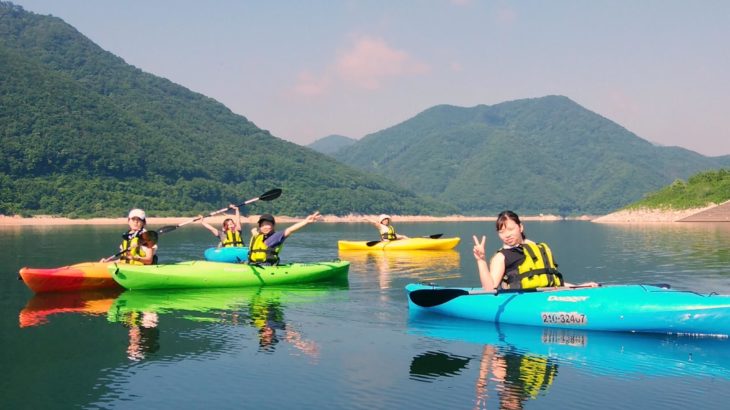 猛暑を爽やかに清流の里で！福島県・摺上川ダムにて『茂庭っ湖カヤックツアー』開催