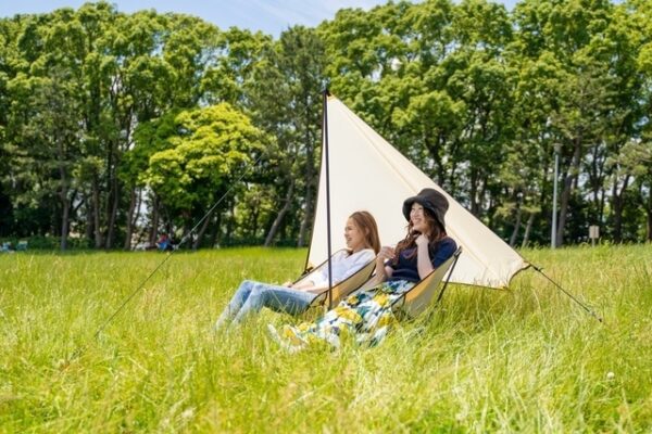 ONE POLE MINI TARPはアウトドアで簡単に設置できるコンパクトミニタープ！