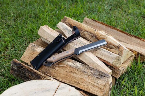 アウトドアやキャンプで大活躍！ 焚き火を楽しむための多喜火鉈～燕三条の鉈屋が作るコンパクトで本格的に使える鉈～