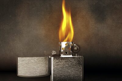 アウトドア初心者やソロキャンパーにおすすめの定番Zippoライター3選