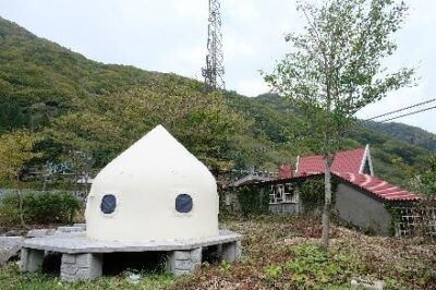 「日本一のモグラ駅」に無人駅グランピング施設「DOAI VILLAGE」がオープン！