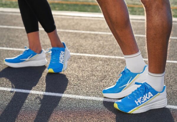 HOKA ONE ONE からエリートアスリート向けの軽量＆カーボンプレート搭載シューズの新モデル「ROCKET X」が登場