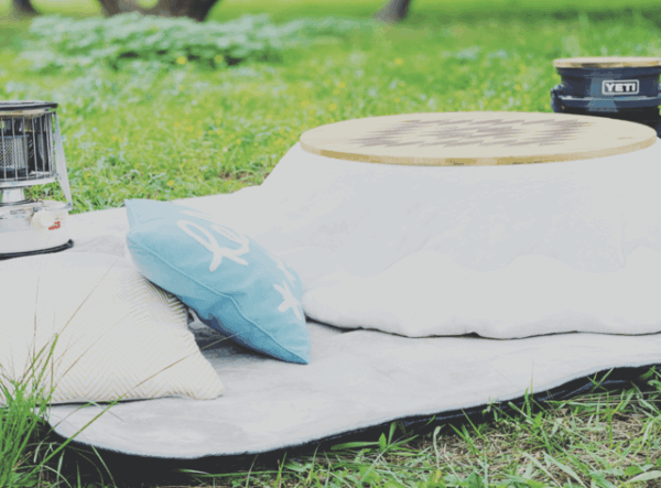 おしゃれキャンプはコタツから！M’s factoryオリジナルの折りたたみ木製脚こたつ