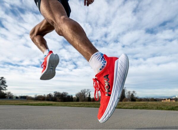HOKA ONE ONEから長距離ランニング向けカーボンプレート搭載シューズ「CARBON X 2」を発売