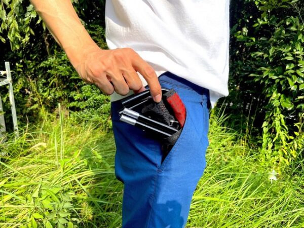 ポケットに入る折りたたみ椅子「スーパーポケットチェア 」はスマホより軽いたったの186g！