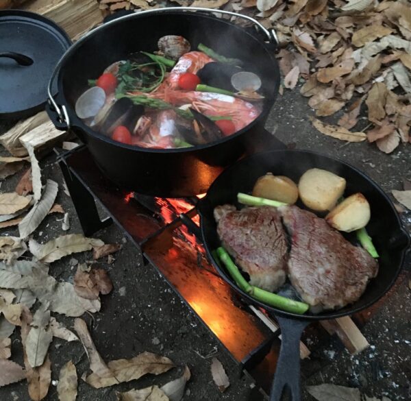 CampYamabikoの焚き火台は炭も使えて無骨で頑丈！