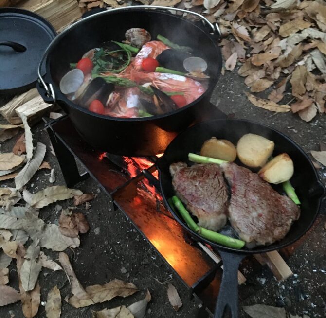CampYamabikoの焚き火台は炭も使えて無骨で頑丈！