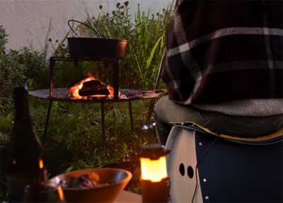 暖かい折りたたみ椅子「HOTパタットセット」でキャンプや流星群観測に！