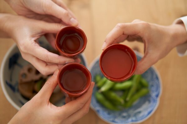 女子キャンプにおすすめの日本酒は？簡単おつまみ＆便利グッズも