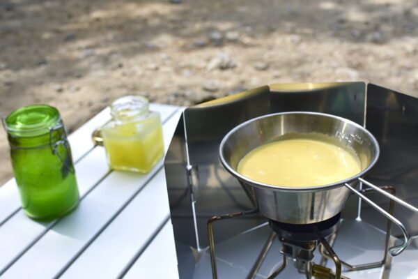 キャンプの必須アイテムウインドスクリーンとは？風の強い日に大活躍