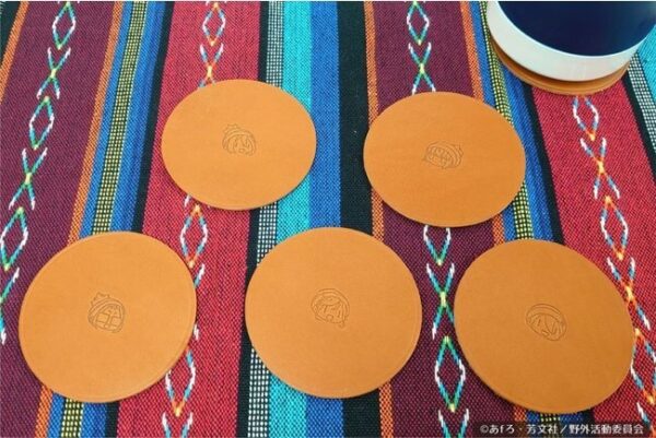 ゆるキャン△、キャラクターの焼き印入りの牛革のコースターやブックマークがヴィレヴァンに新登場