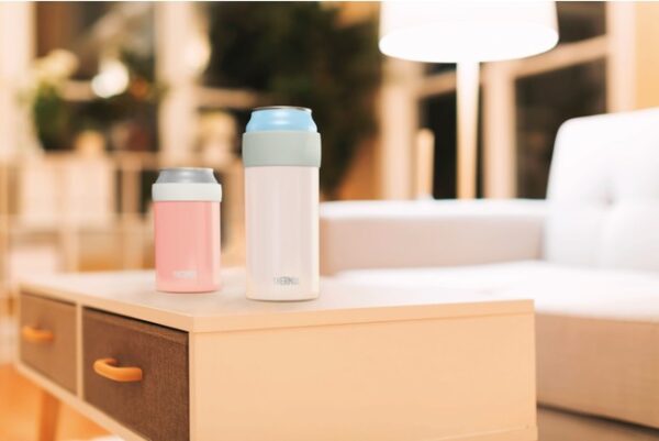 サーモス(THERMOS)保冷缶ホルダー（JCB-352/500）は家呑みからアウトドアまで活躍！やわらかい色合いのホワイト、コーラルピンクが登場！