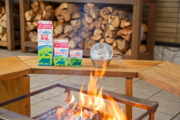 白バラ牛乳のシェラカップ、キャンプ場とネットで発売
