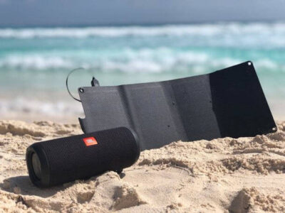 次世代ソーラー充電器の「Solar7」は高性能・高耐久・軽量ポケットサイズで様々なシーンで活躍