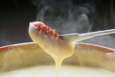 キャンプにチーズ料理は向いてる？！とろ〜りとろけるチーズの簡単激ウマレシピ