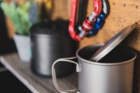 自宅でのキャンプ道具収納はどうしてる？棚を使って整理整頓しよう