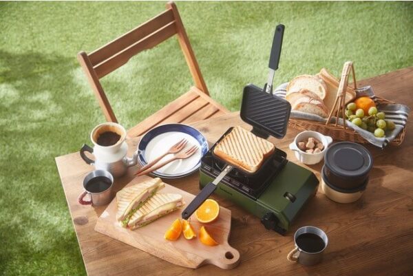 イワタニのカセットフー 専用アクセサリー「ホットサンドグリル」なら直火で美味しい