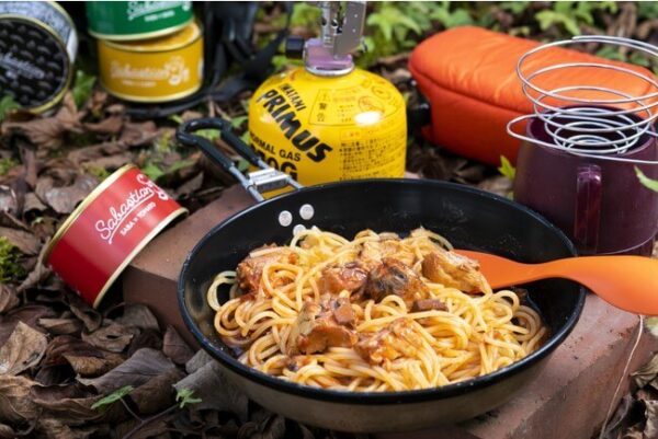 サバ缶１つでイタリアン！？爆速キャンプ飯にも最適な新感覚サバ缶「サバスチャン」