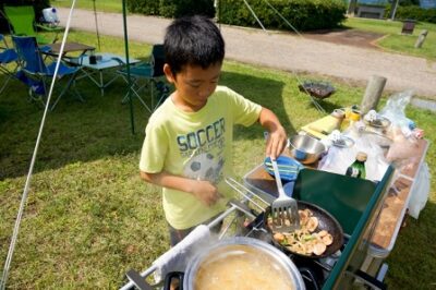 キャンプで親子クッキング！子どもと作る簡単でおいしいごはんメニュー