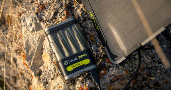Goal Zero社製「Guide 12+Nomad 5 Solar Panel Kit」は防災やアウトドアに最適なポータブル充電器と小型ソーラーパネル