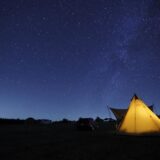 キャンプで星座を観察しよう！大三角や天の川など夏の星座と探し方のコツをご紹介！