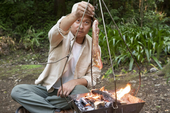 『ベアーズ島田キャンプのゼロからはじめる焚き火料理』スキレット、ダッチオーブン、網、ホットサンドメーカーと調理ギア別に最高にうまい料理を提案