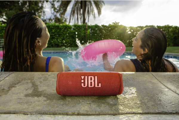 ポータブルBluetoothスピーカー「JBL FLIP 6」、シリーズ史上最高音質に進化！新ボールドデザインに大幅リニューアルし、防水防塵にも対応