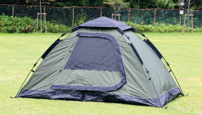 OUTDOOR MANのスリムサイズテント「ONE TOUCH SMART TENT」は、ソロキャンプに最適なロープを引くだけワンタッチ組み立て！