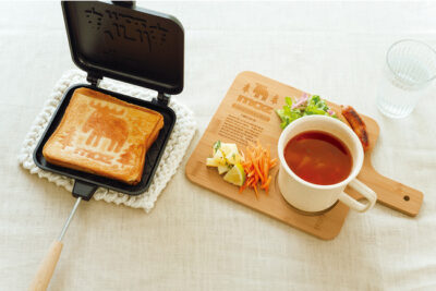 北欧ブランド「moz」から『moz OUTDOOR BOOK』 発売、焼き目まで可愛い、ホットサンドメーカーが付録！