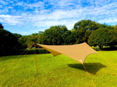 なんとポールも2本付きのtarp one (タープワン)、限定50％OFF最安値のキャンペーン中！