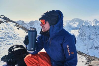 1リットル分のドリンクを持ち運べるステンレスボトル「真空二層構造保温保冷ワイドボトル」、アウトドア需要の拡大で大容量タイプが大人気！
