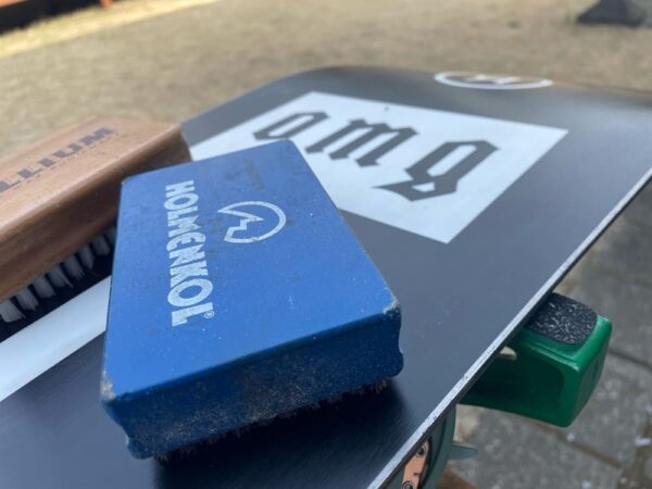 スノーボードワックスって？滑りだけでなくスノーボードは道具のメンテナンスも重要