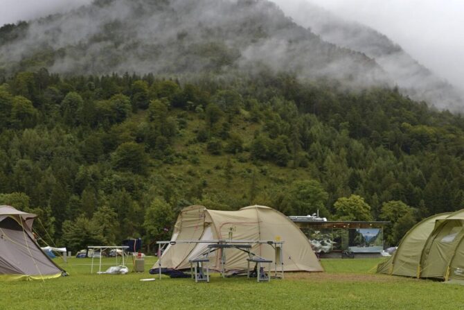 雨キャンプのテント設営方法の正しい手順と4つの注意点