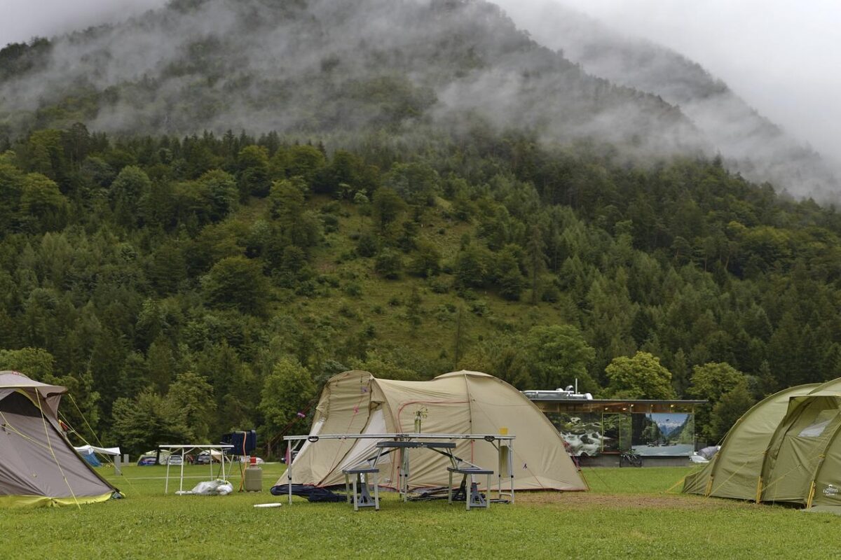 雨キャンプ テント 設営方法