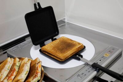 キャンプ用品ブランド「VASTLAND」、様々なシーンで使用可能な「ホットサンドメーカー 直火・IH対応」を発売