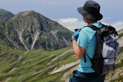 夏登山で覚えたい標高別のレイヤリング術