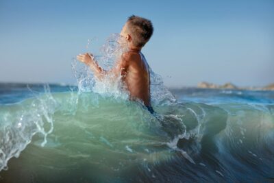 海水浴で溺れそうになったらすべき5つのこと【事故を防ぐ対処法】