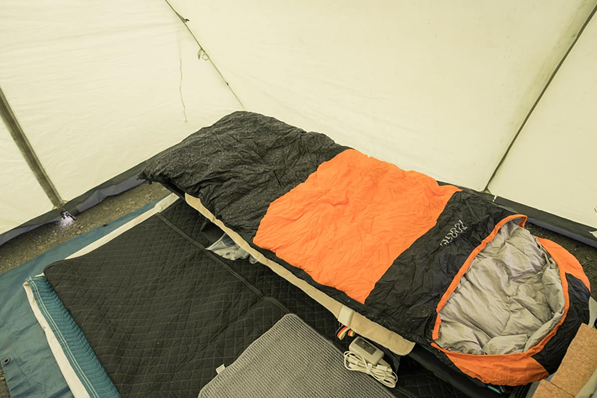 キャンプ　電気毛布