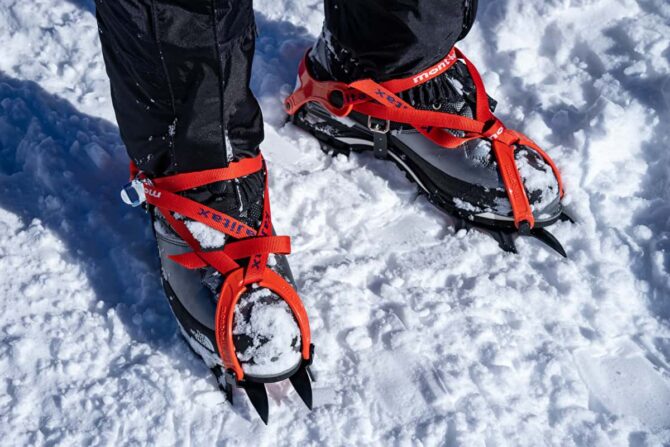 アイゼンで雪山を安全に歩く