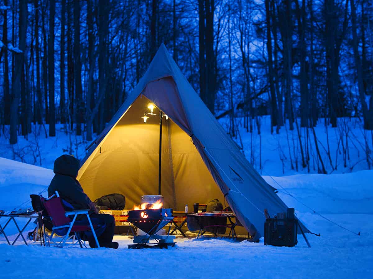 雪中キャンプ　マミー型シュラフ