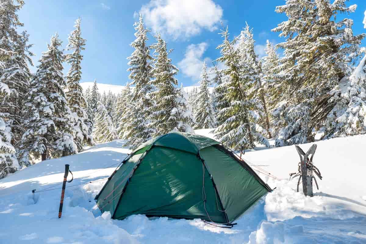 雪中キャンプ　スノーシューイング