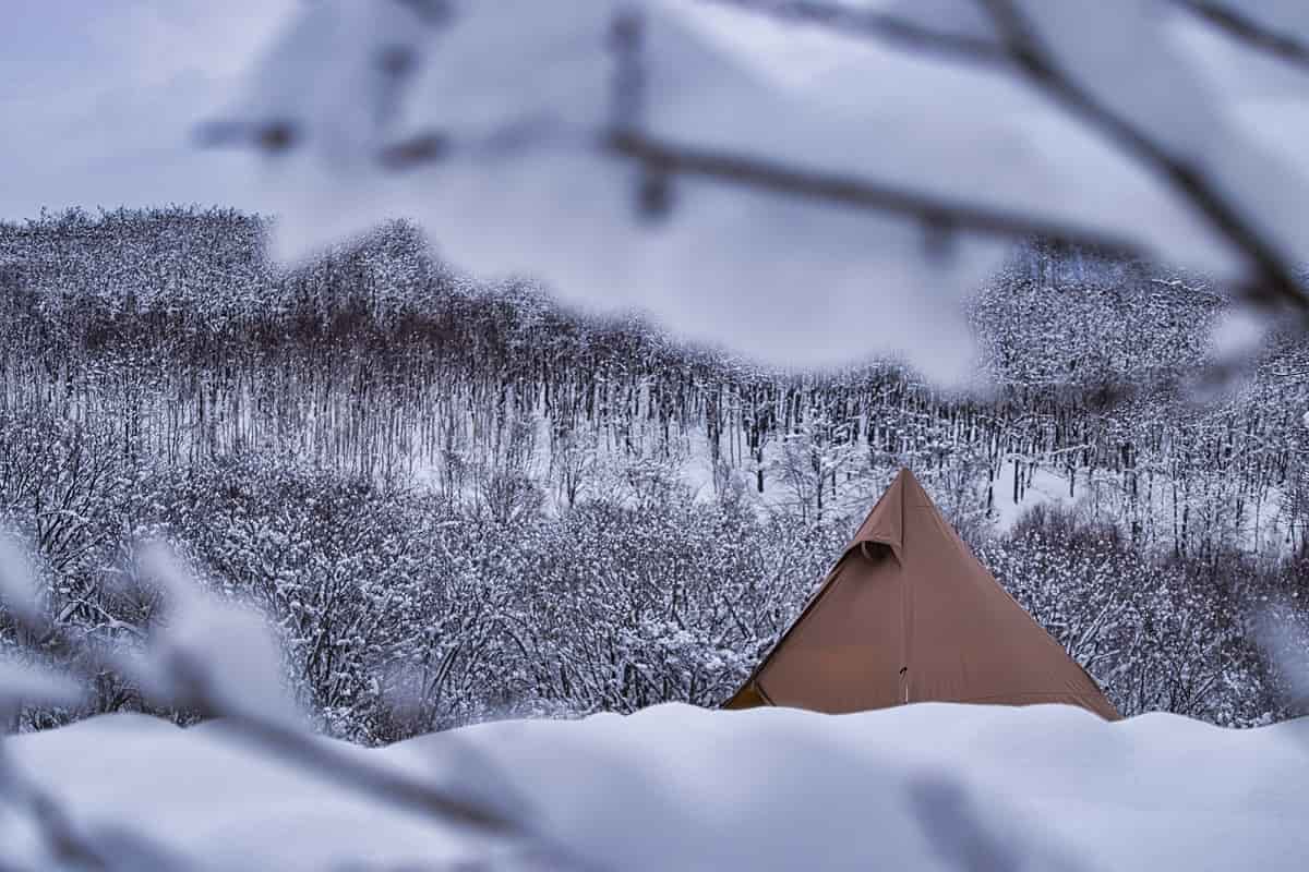 雪中キャンプ　ワンポール（ティピー）テント