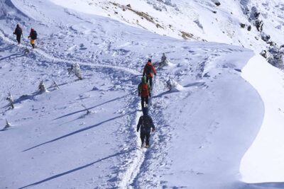 ハードシェルで雪山登山の寒さから体を守ろう