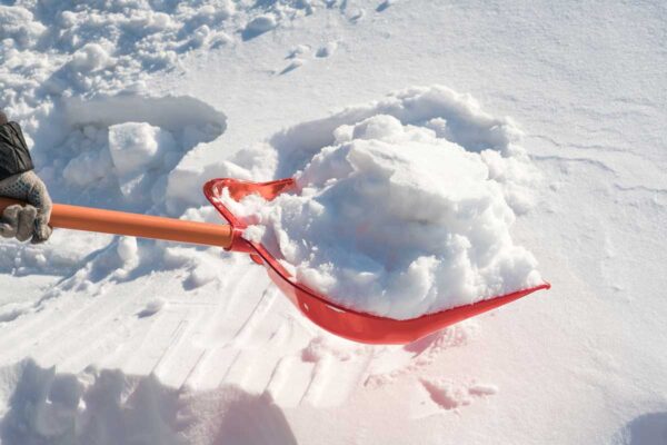 【2024年版】おすすめの雪山登山用スコップ3選