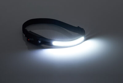 LOGOS、野外で使える電化製品、蓄電式の薄型ヘッドライト「ヘッドバンドライト」新発売