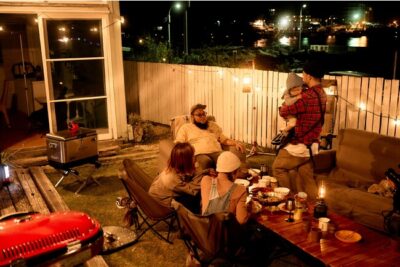 Colemanが新たなスタイル「ホームチルキャンプ」を提案！空気でふくらむ本格的チェア、エアカウチを発売