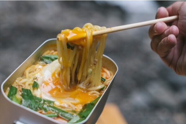 アウトドア専用の「冷凍食品で楽しむ 世界のアウトドア飯(めし)」®全8品