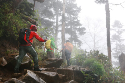 登山シーズン到来！梅雨入り前後の注意点とおすすめの装備